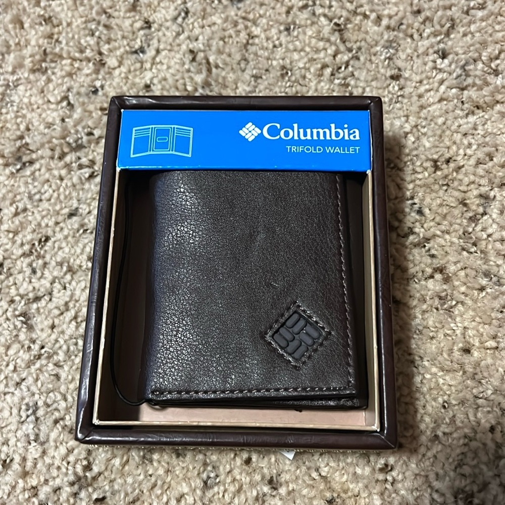 New Columbia men’s trifold wallet